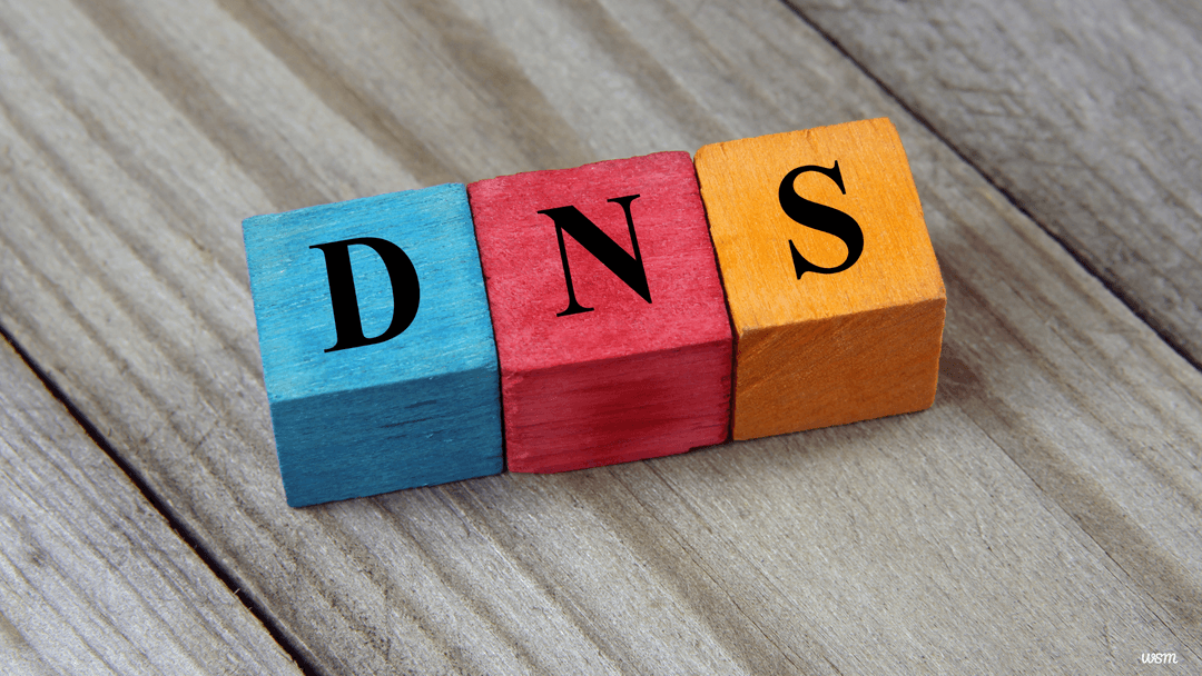 What is the difference between public and private DNS?